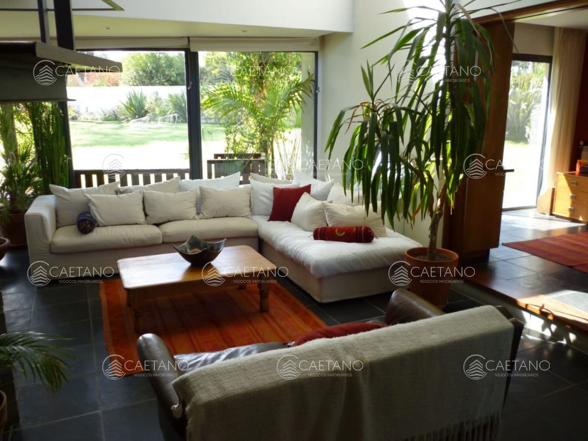 CASA EN VENTA 4 DORMITORIOS PUNTA DEL ESTE BARRIO LUGANO — foto 2