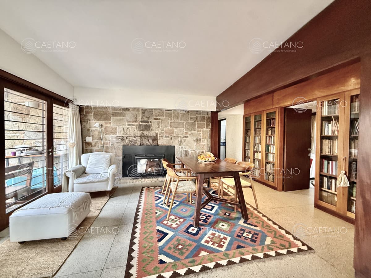 OPORTUNIDAD CASA EN VENTA EN PLAYA MANSA 3 DORMITORIOS MAS APARTAMENTO DE HUESPEDES