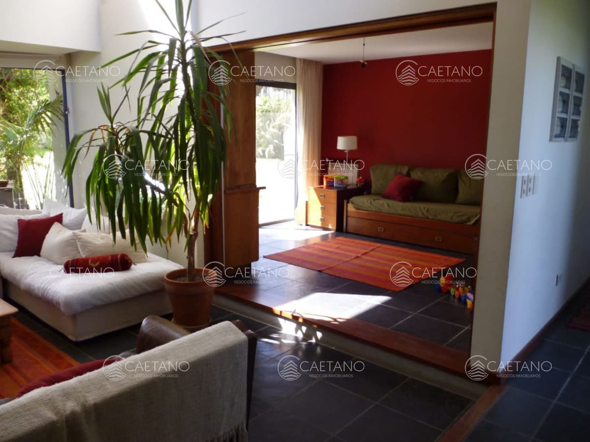 CASA EN VENTA 4 DORMITORIOS PUNTA DEL ESTE BARRIO LUGANO — foto 3