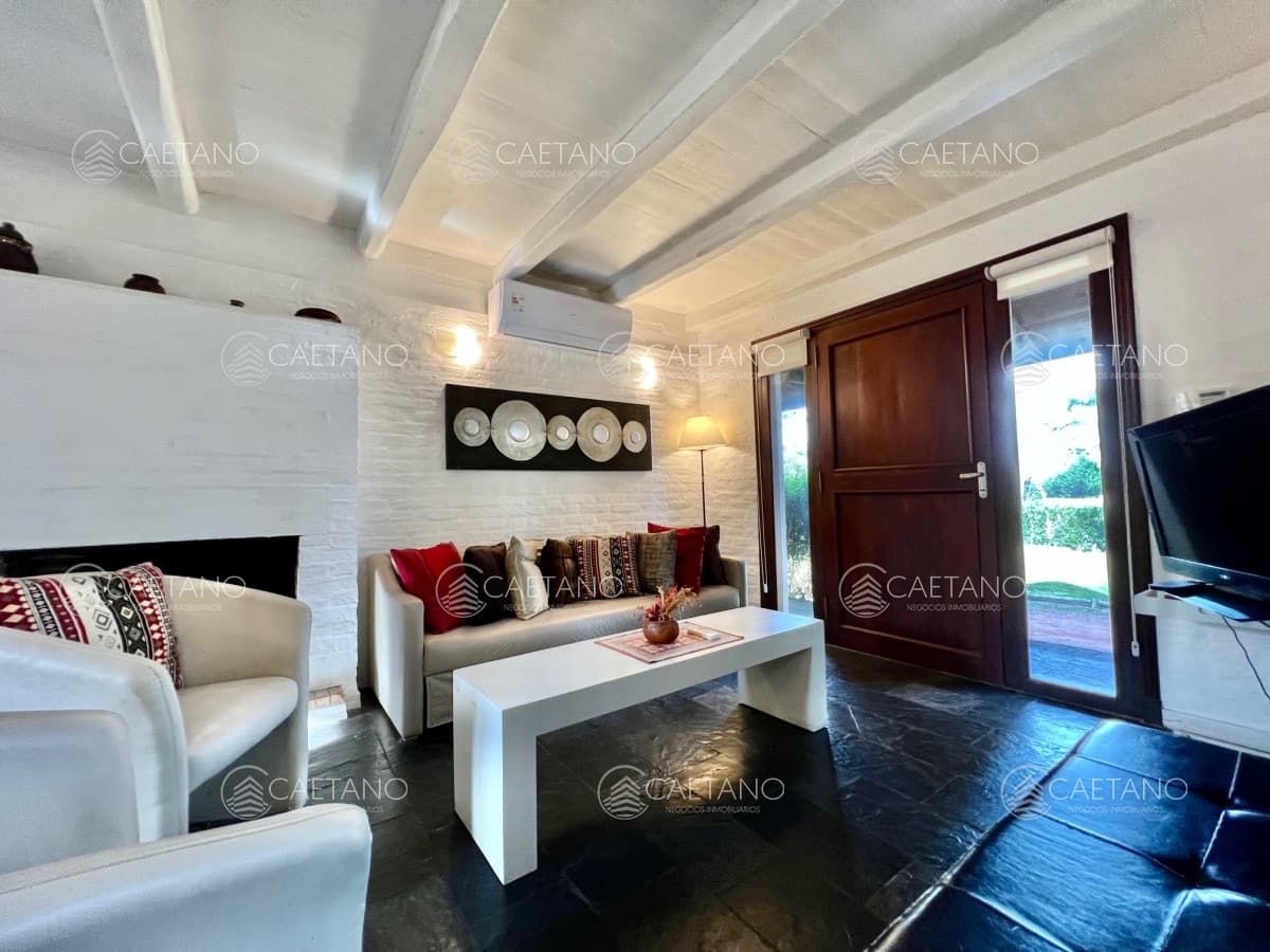 CASA EN VENTA 2 DORMITORIOS BARRIO PRIVADO PARQUE PINARES PUNTA DEL ESTE — foto 2