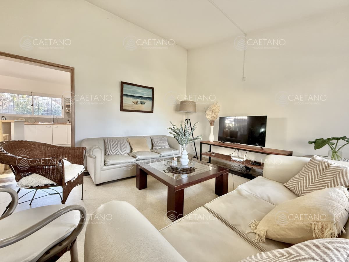 OPORTUNIDAD CASA EN PLAYA MANSA EN 4 DORMITORIOS ZONA CON POTENCIAL COMERCIAL — foto 2