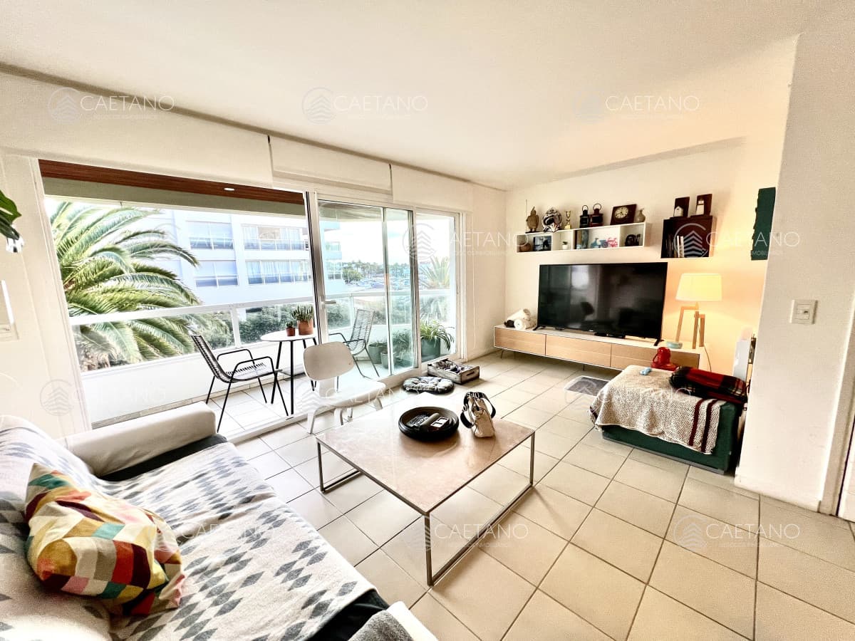 Venta apartamento 2 dormitorios. Playa brava Punta del Este.