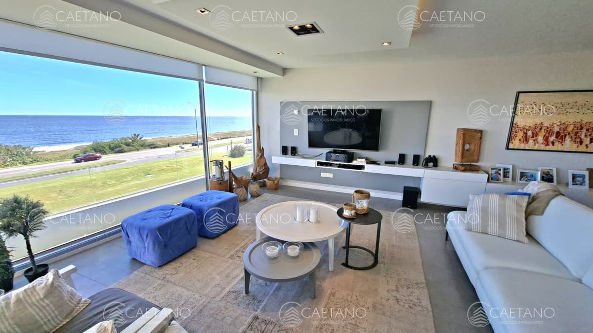Venta apartamento 3 dormitorios. Playa mansa, Punta del Este.