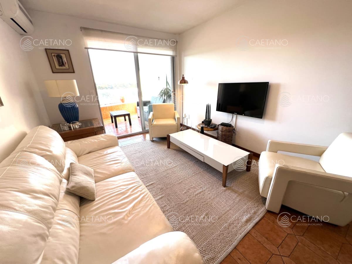 apartamento en venta zona shopping punta, 2 dormitorios y dependencia — foto 2