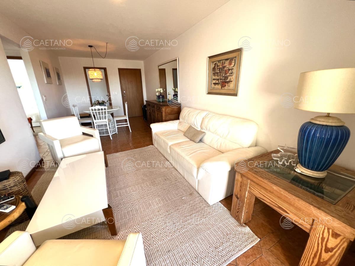 apartamento en venta zona shopping punta, 2 dormitorios y dependencia — foto 3
