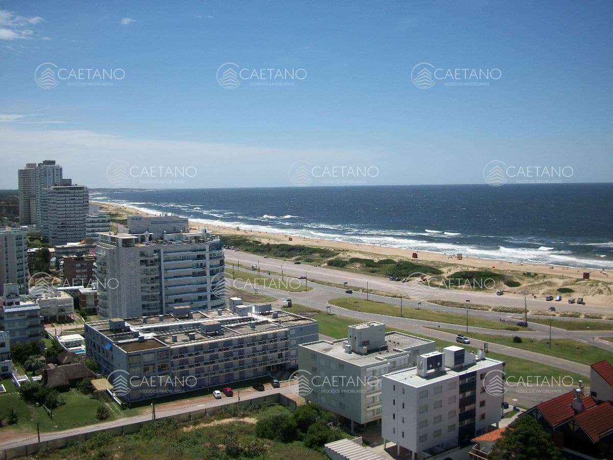 Venta apartamento 3 dormitorios. Playa brava, Punta del Este