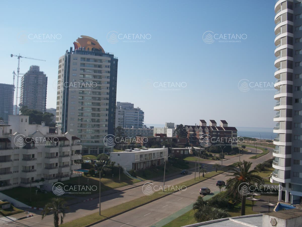 Apartamento de 2 dormitorios en venta en Punta del Este
