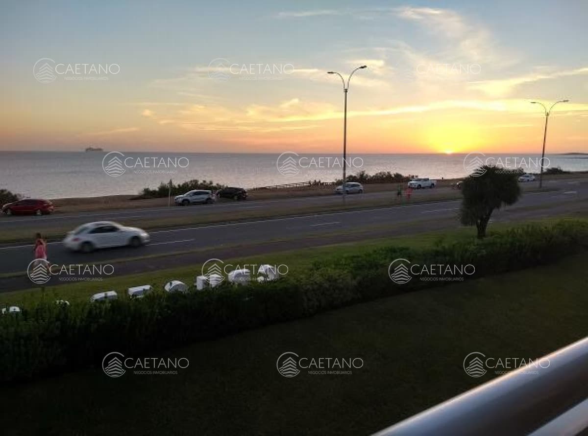 Departamento en primera fila de Playa Mansa — foto 3
