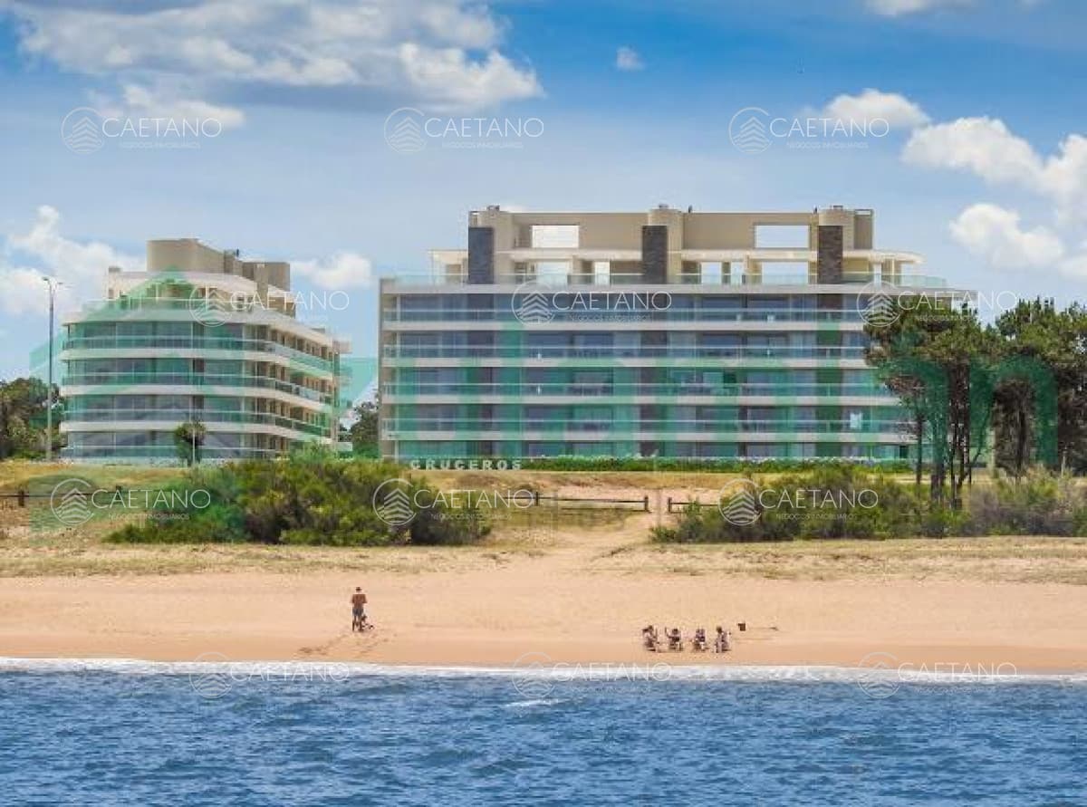 Departamento en primera fila de Playa Mansa — foto 2