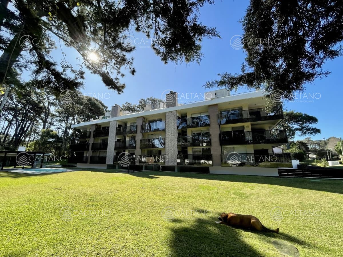 Muy lindo apartamento en Playa Brava 2 dormitorios Parrillero propio