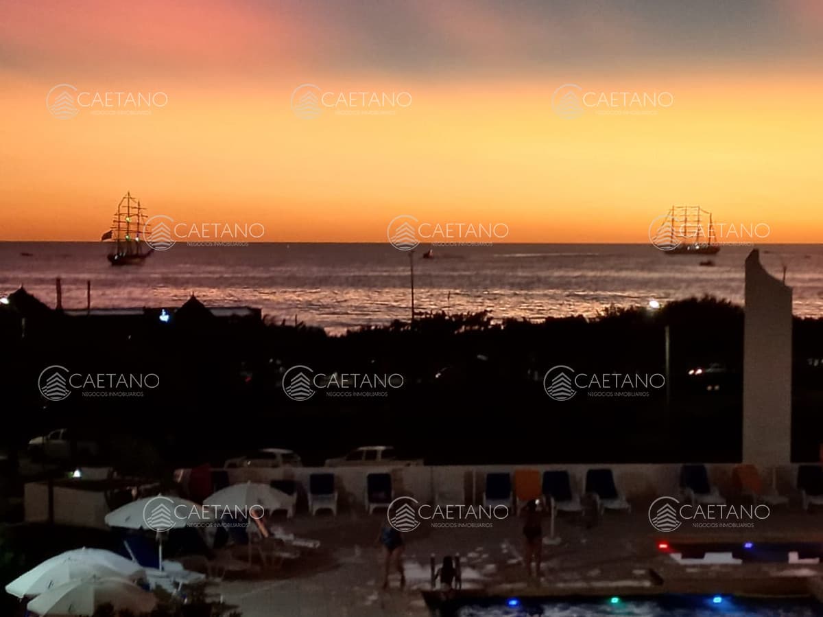 Venta - Apartamento - Punta del Este - 3 dormitorios y servicio - Todos los Servicios — foto 2