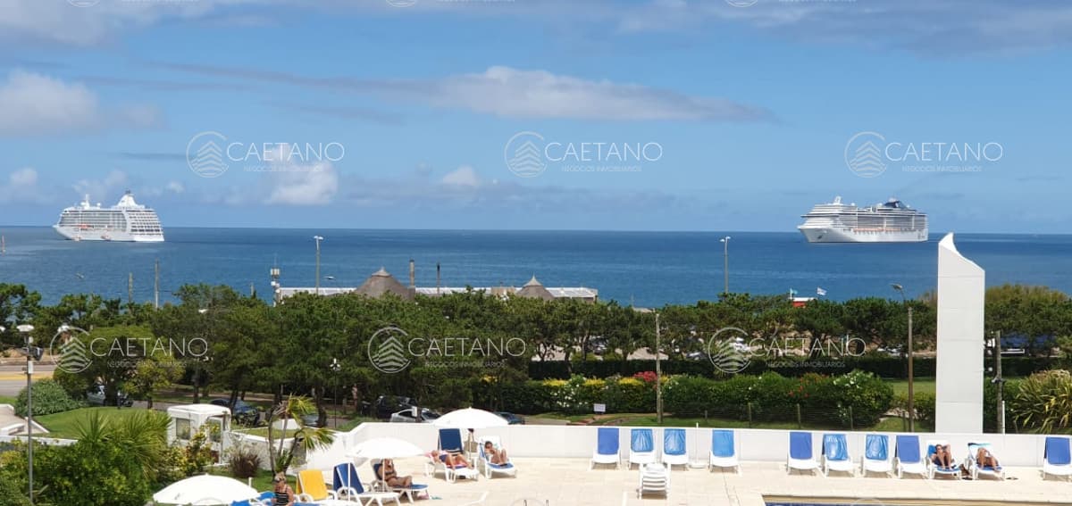 Venta - Apartamento - Punta del Este - 3 dormitorios y servicio - Todos los Servicios