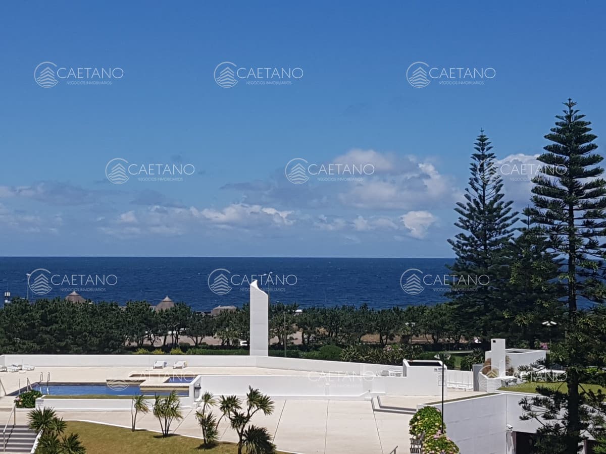 Venta - Apartamento - 3 dormitorios y dependencia de servicio - Complejo Lincoln Center - Frente al Mar