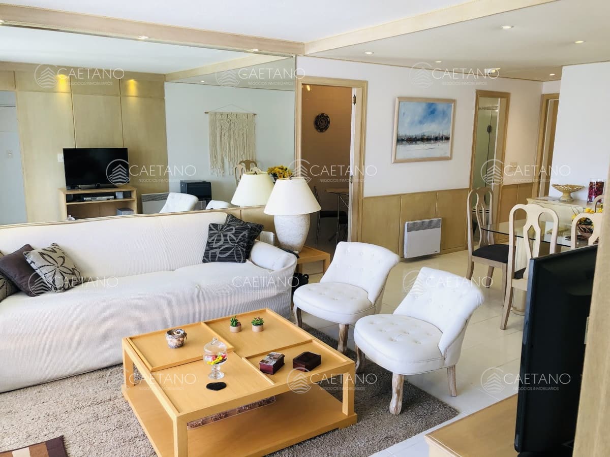 Apartamento en Alquiler Lincoln Center, 2 dormitorios con 2 baños.