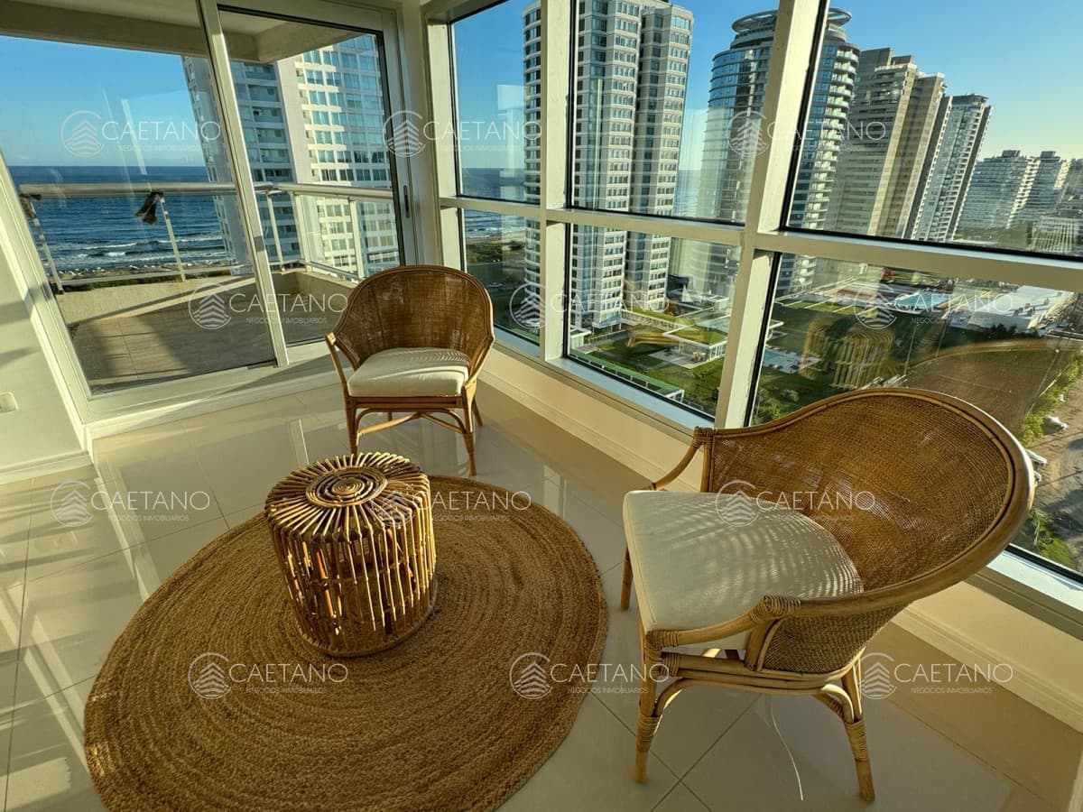 Apartamento de 2 Dormitorios + Dependencia y parrillero propio en Playa Brava — foto 3