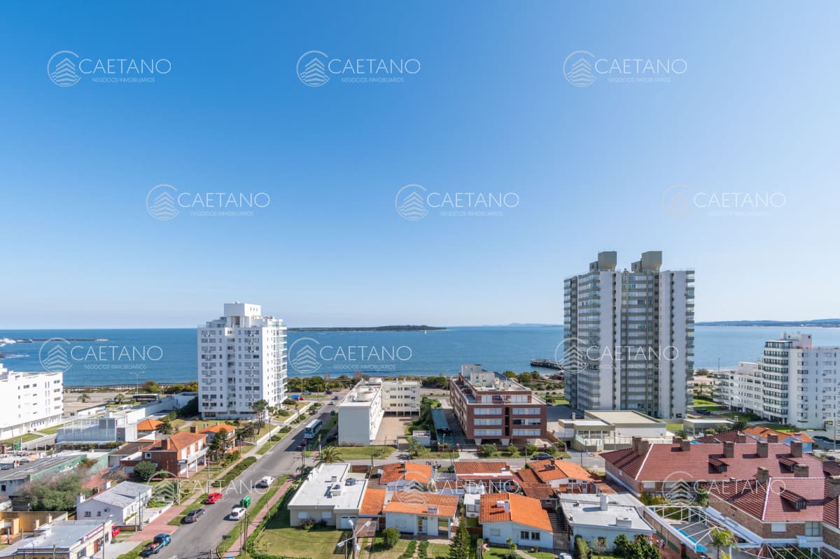 Excelente Apartamento de 2 Dormitorios y Parrillero - Punta del Este