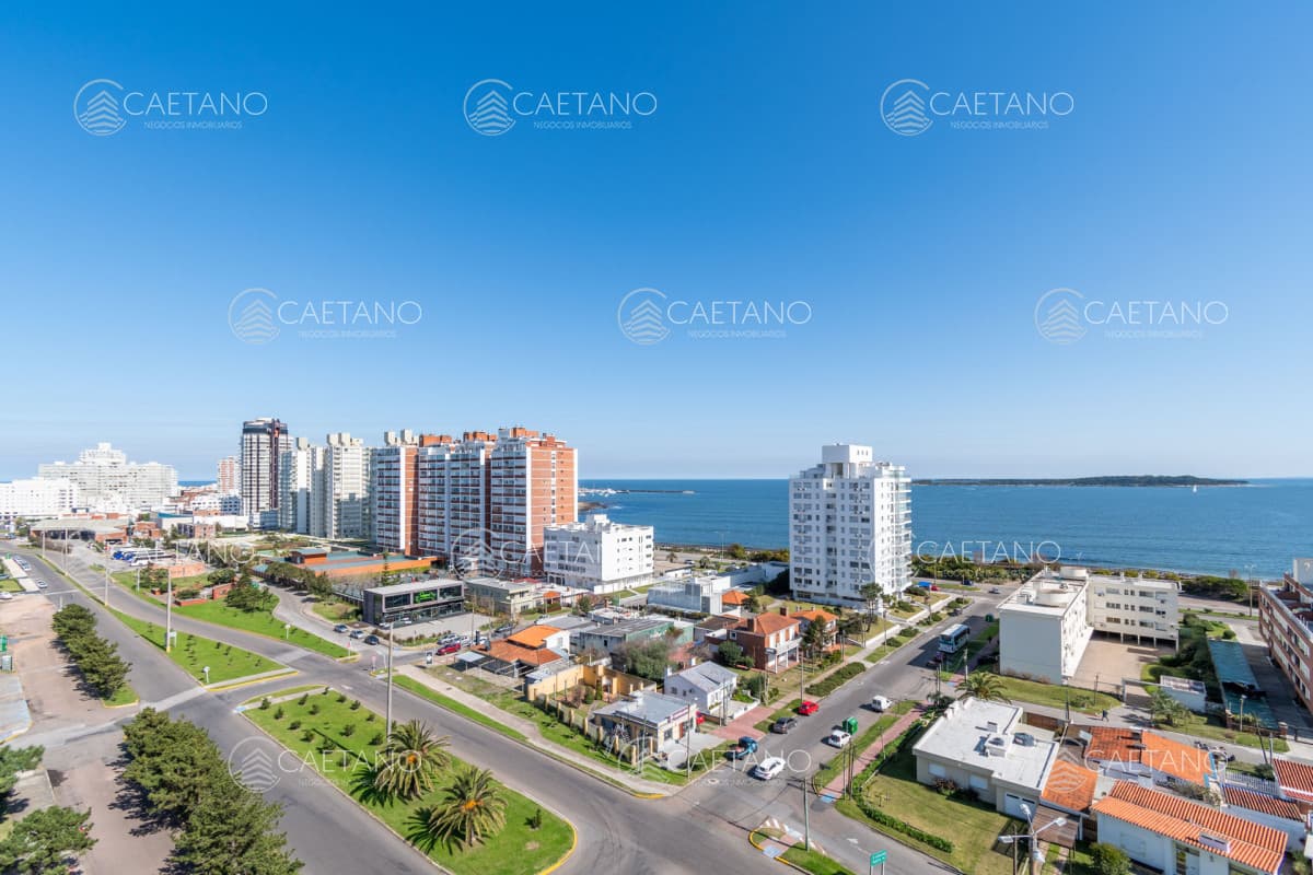 Excelente Apartamento de 2 Dormitorios y Parrillero - Punta del Este — foto 3