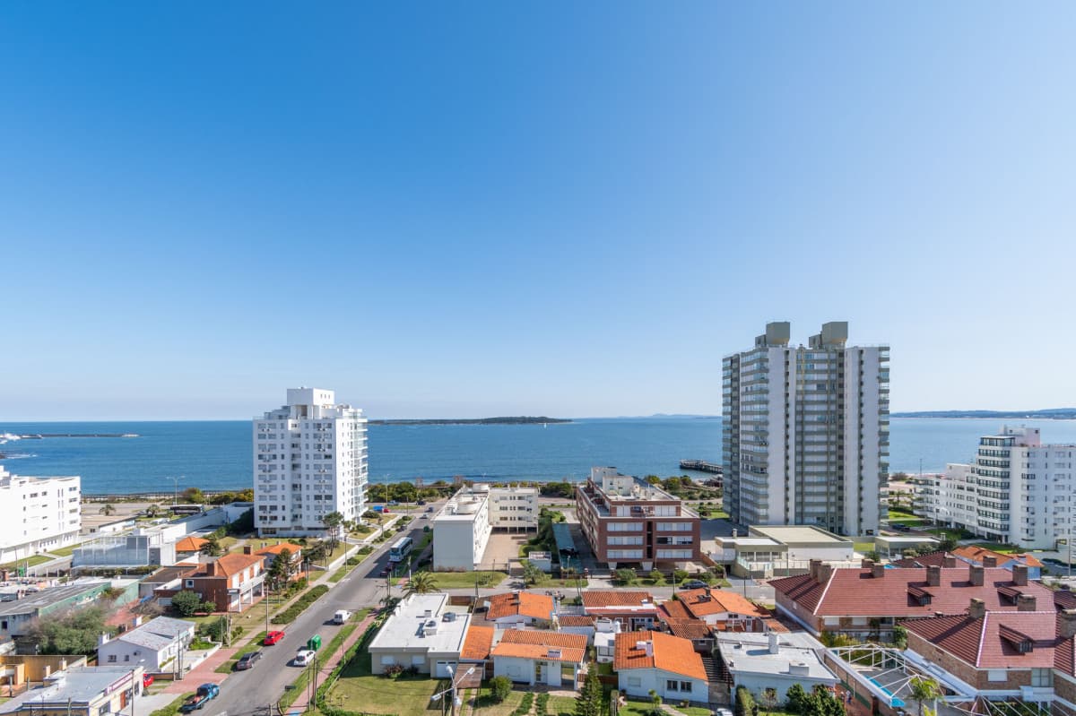 Excelente Apartamento de 2 Dormitorios y Parrillero - Punta del Este