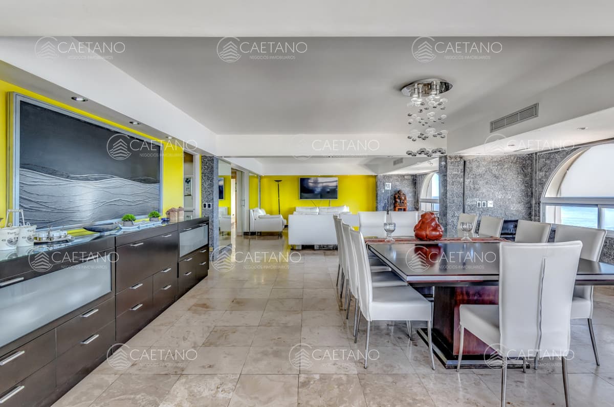 Apartamento 4 dormitorios en venta, semipiso actualizado