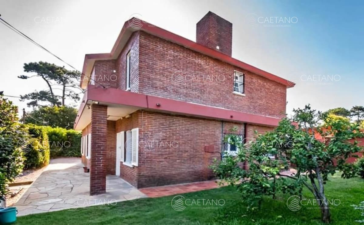 Casa en Venta, 4 dormitorios + 2 Baños y Anexo.