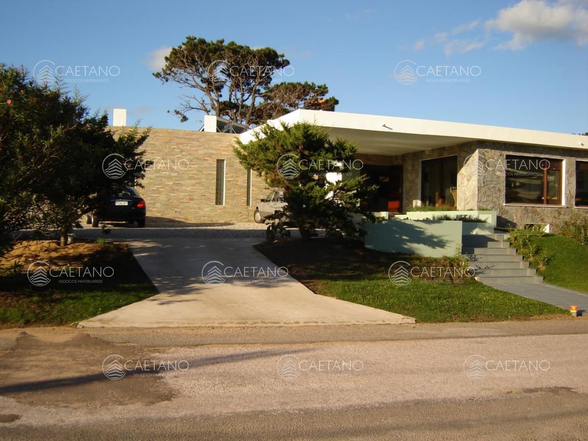 Hotel 12 dormitorios en venta en mansa con jardin