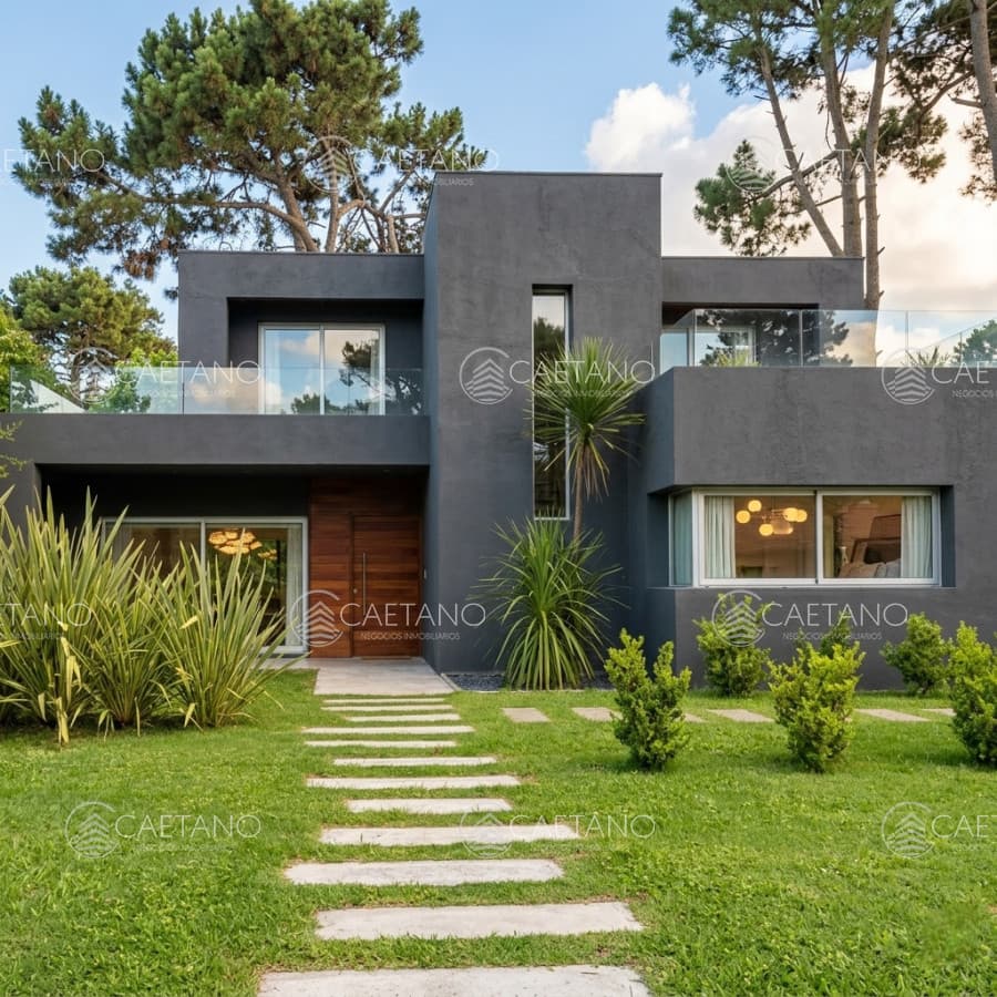 Casa moderna de 3 dormitorios estilo minimalista cercana al mar Playa Mansa Punta del Este