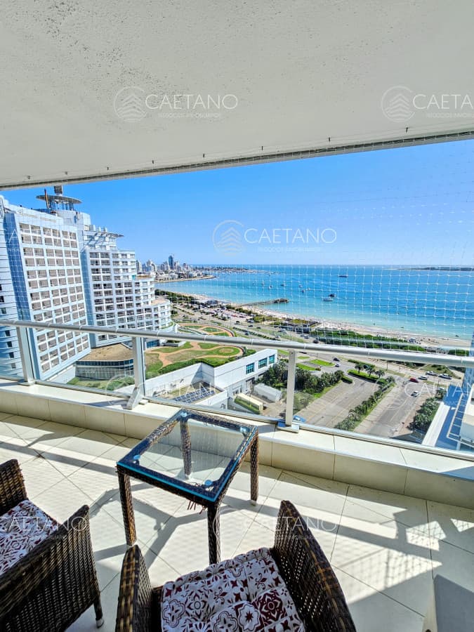 Venta apartamento 3 dormitorios. Playa mansa, Punta del Este. — foto 2