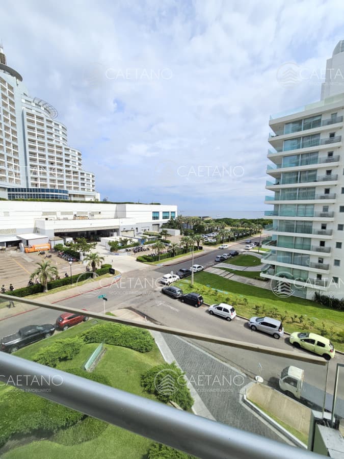 Venta apartamento 2 dormitorios. Playa mansa, Punta del Este.