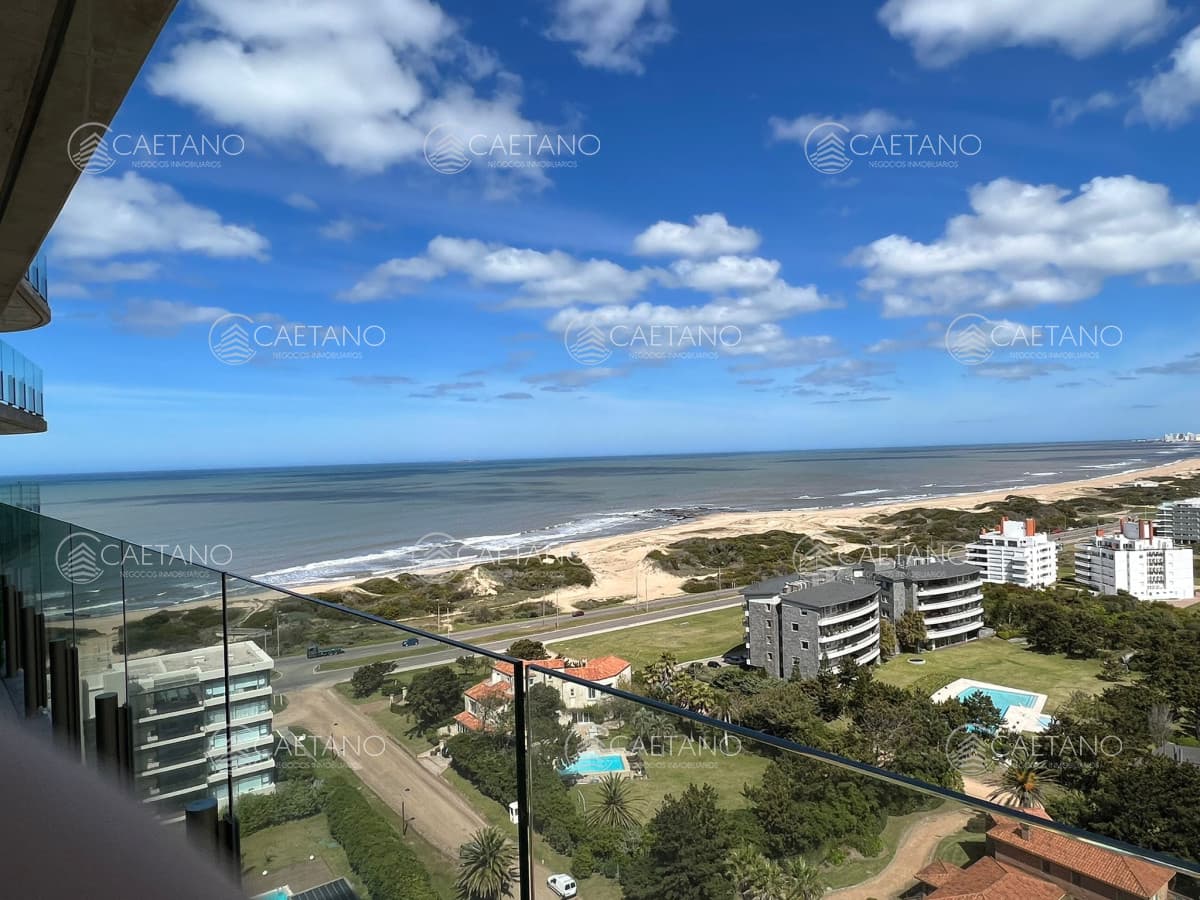 APARTAMENTO EN SURFSIDE CON VISTA AL MAR