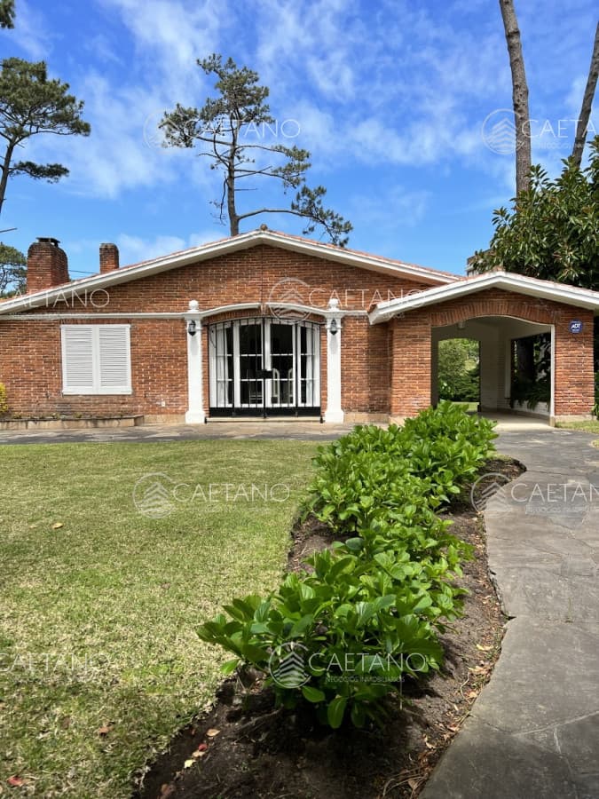 Casa ubicada sobre importante avenida — foto 2