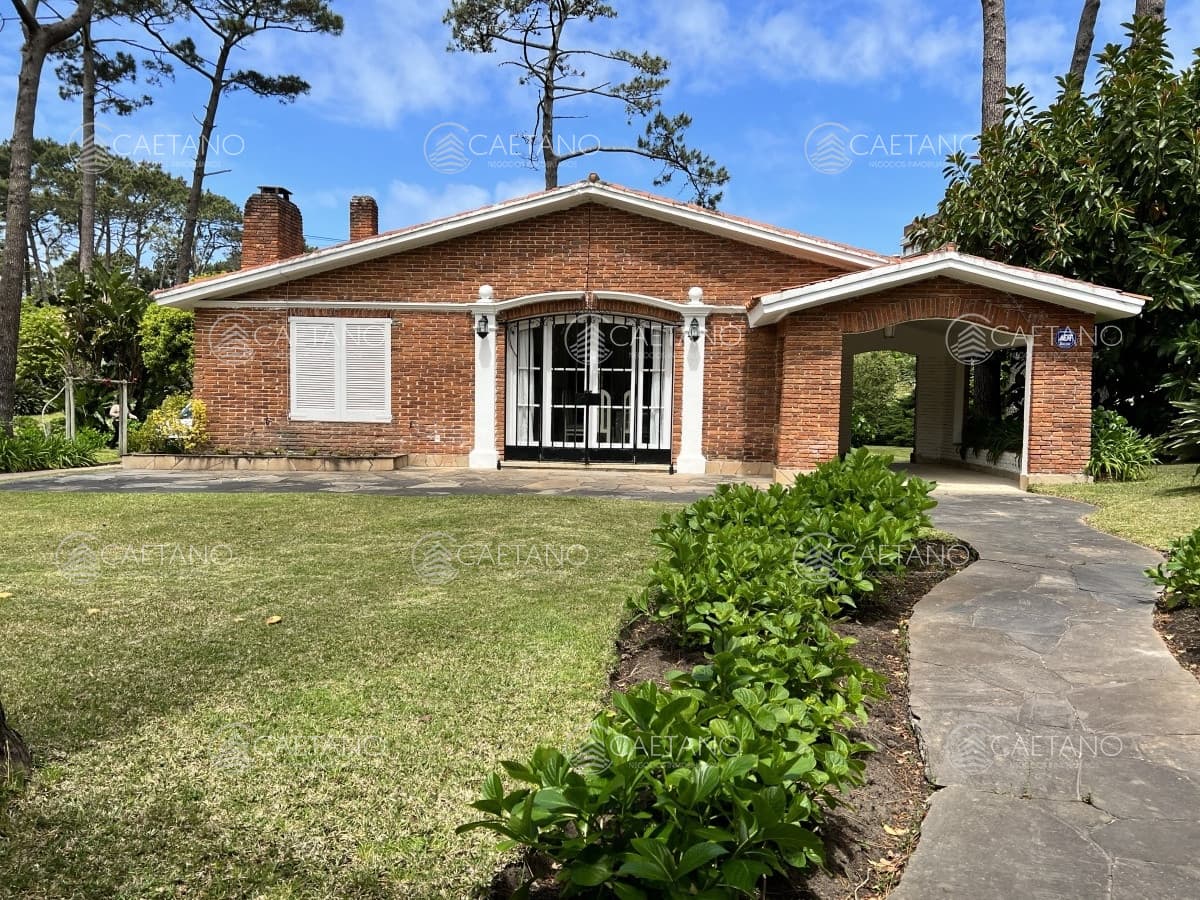 Casa ubicada sobre importante avenida — foto 3