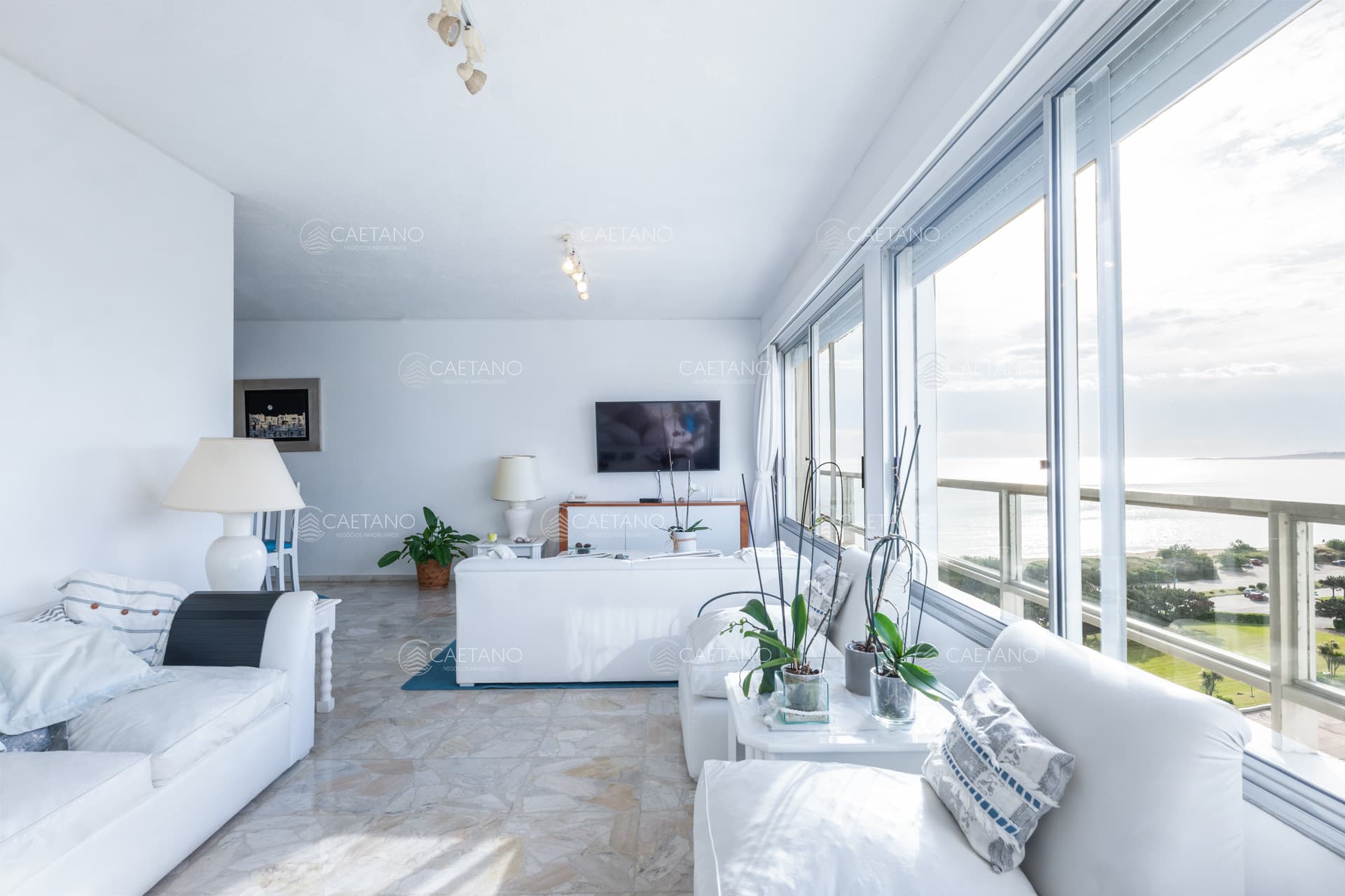 APARTAMENTO EN VENTA FRENTE AL MAR - 2 DORMITORIOS Y MEDIO - TORRE WASHINGTON - PLAYA MANSA - COMPLEJO LINCOLN CENTER — foto 2
