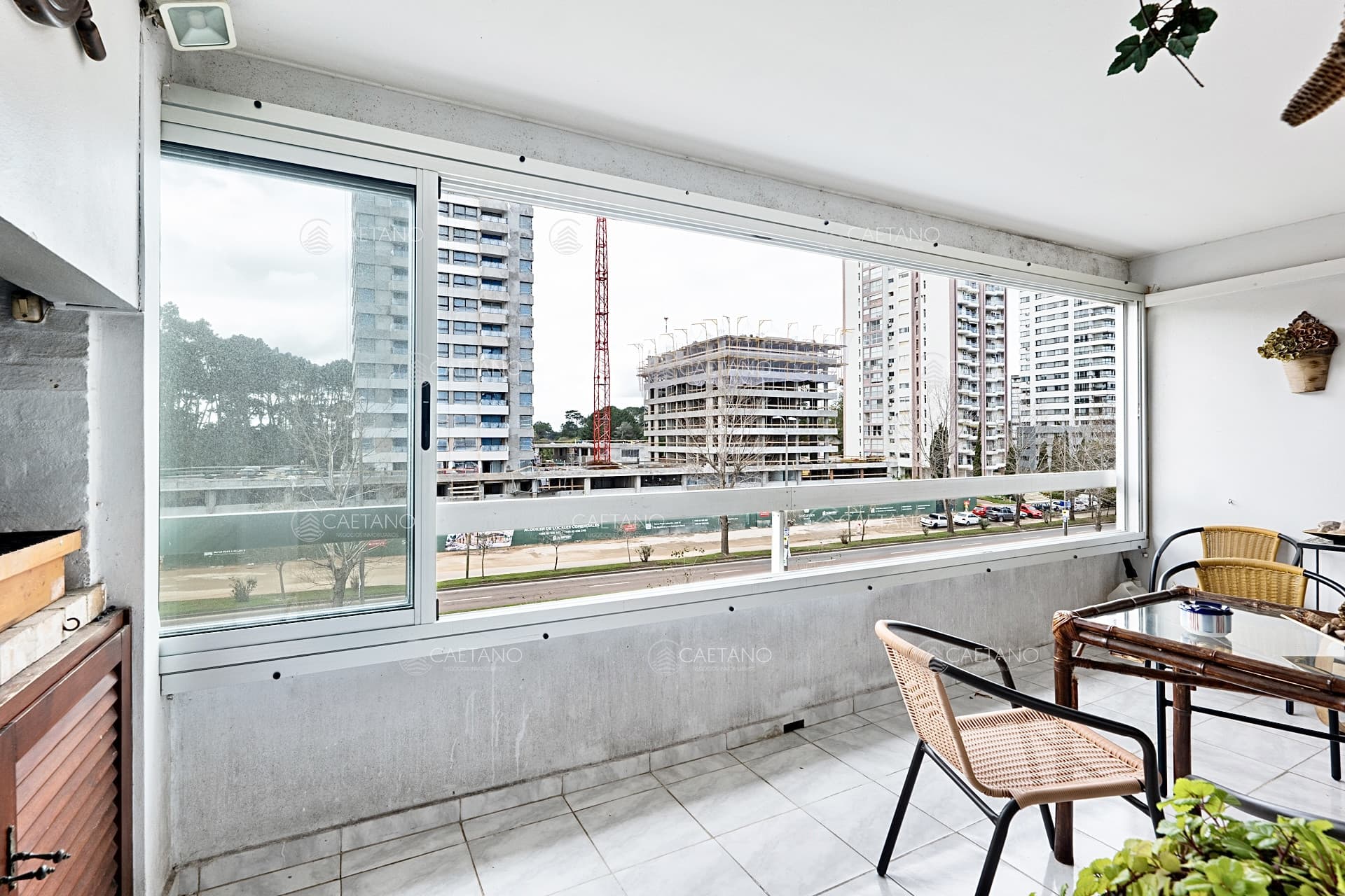 Torre Punta del Este - Apartamento de 2 Dormitorios con Parrillero - Roosevelt