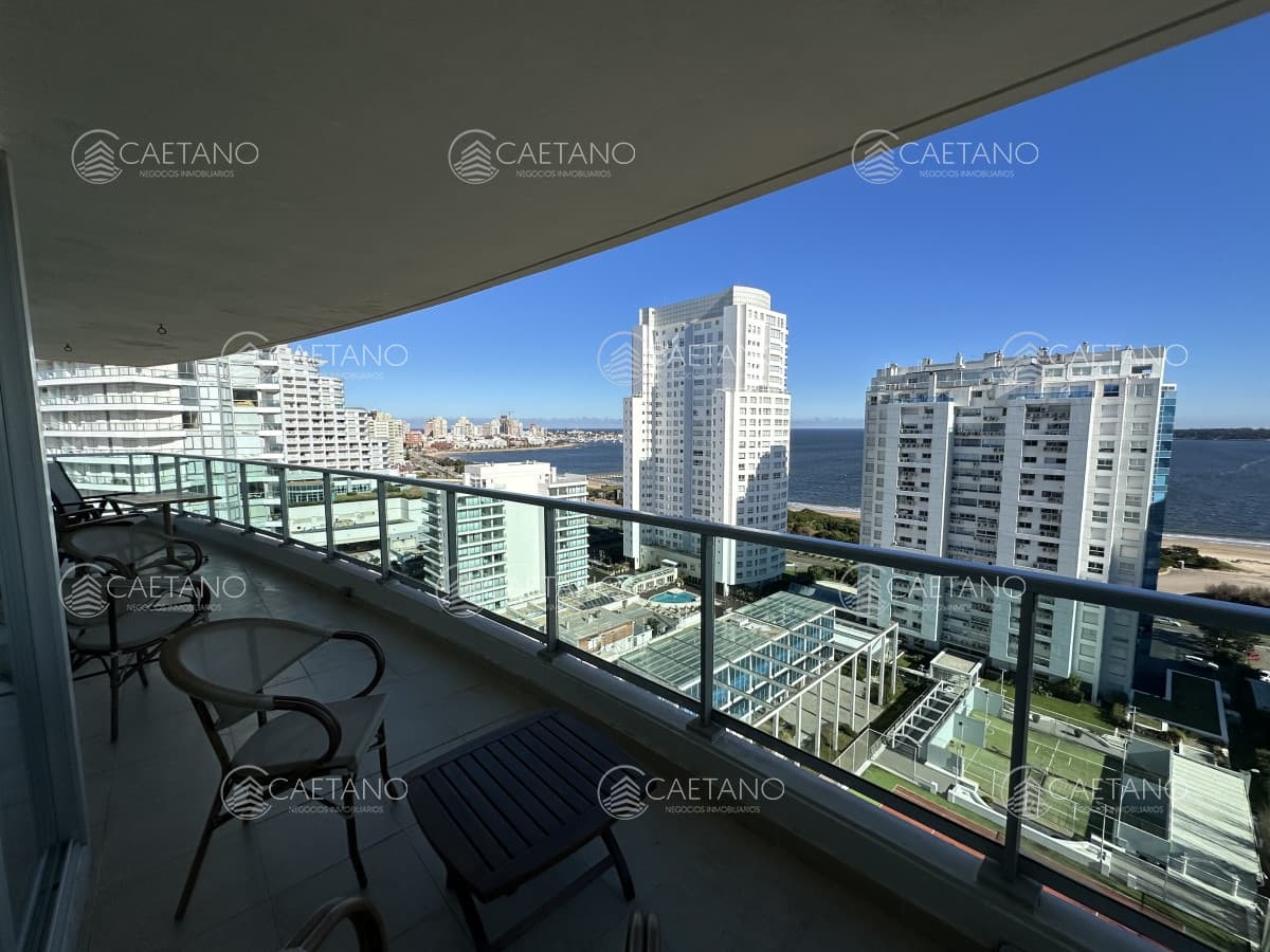 ESPECTACULAR APARTAMENTO PLAYA MANSA, 3 DORMITORIOS EN SUITE, TODOS LOS SERVICIOS — foto 2
