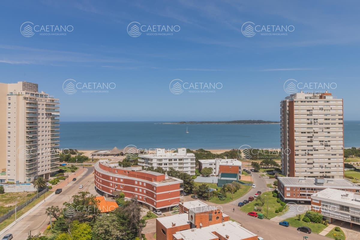 ALQUILER ANUAL DEPARTAMENTO 2 DORMITORIOS EN SUITE + SERVICIO - PUNTA DEL ESTE — foto 2