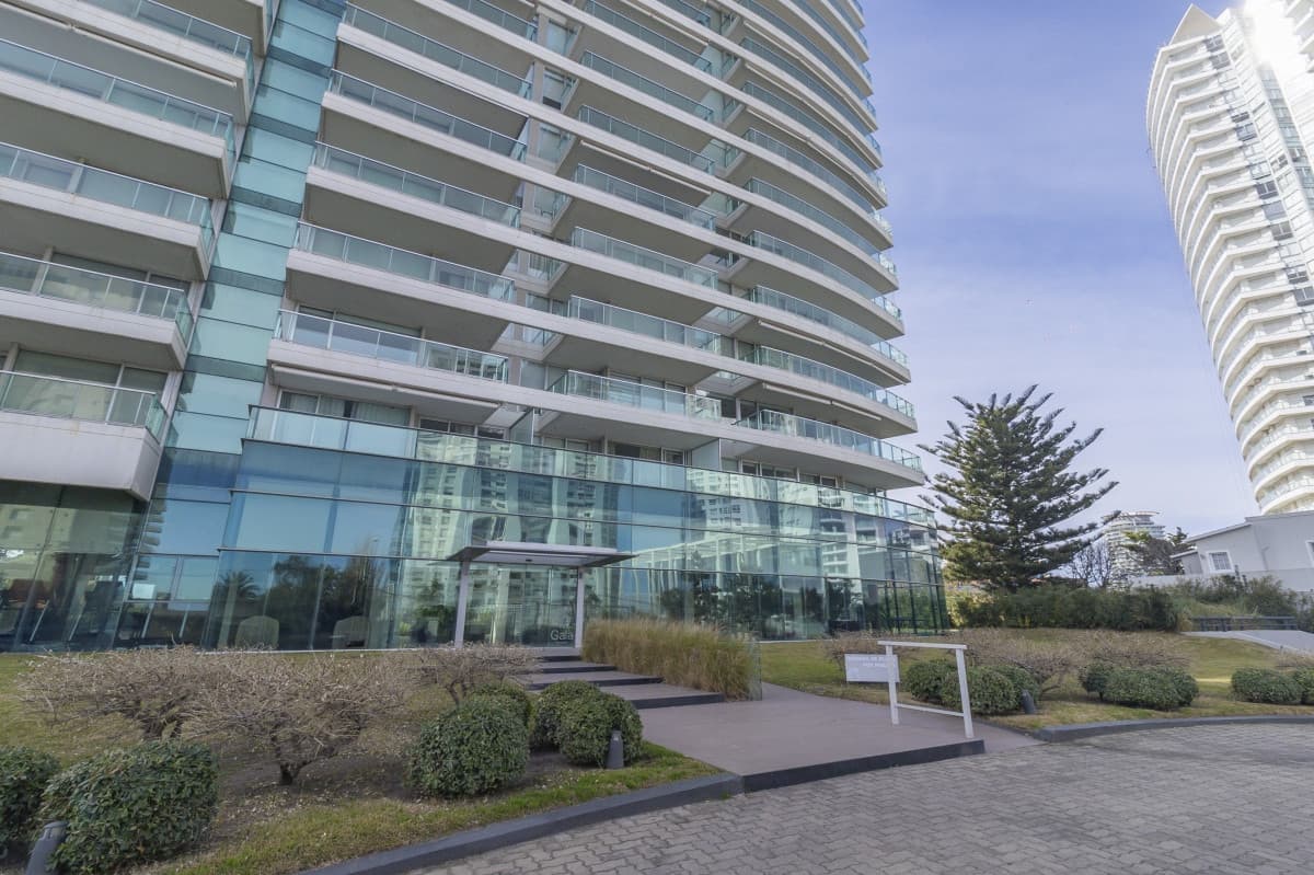 VENTA APARTAMENTO TRES DORMITORIOS PUNTA DEL ESTE EDIFICIO GALA TOWER