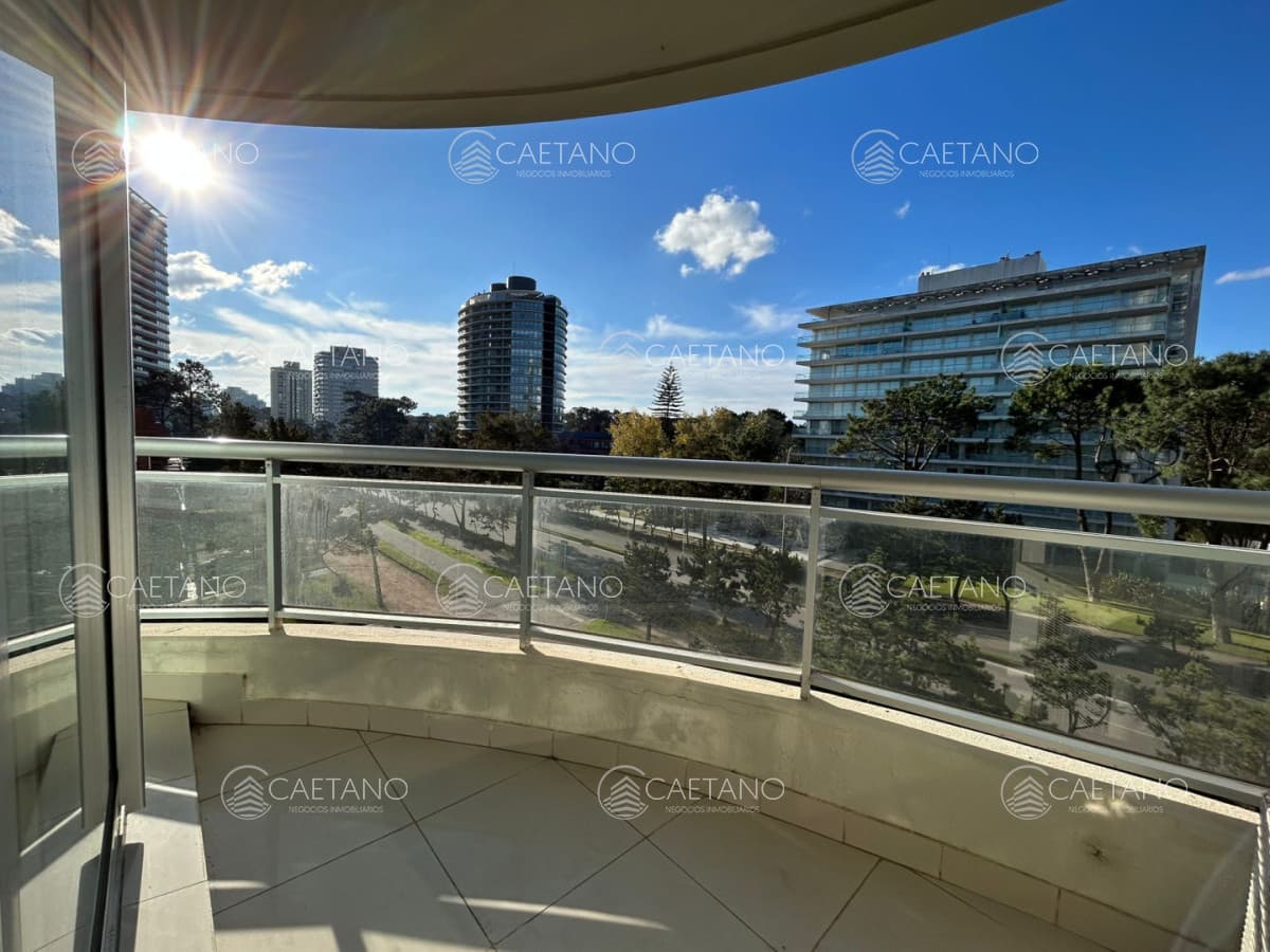 Ocean Drive Apartamento en venta tres dormitorios, full amenities