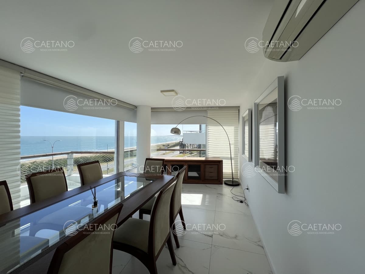 Hermoso apartamento en , venta y alquiler temporal  4 dormitorios. Playa mansa.