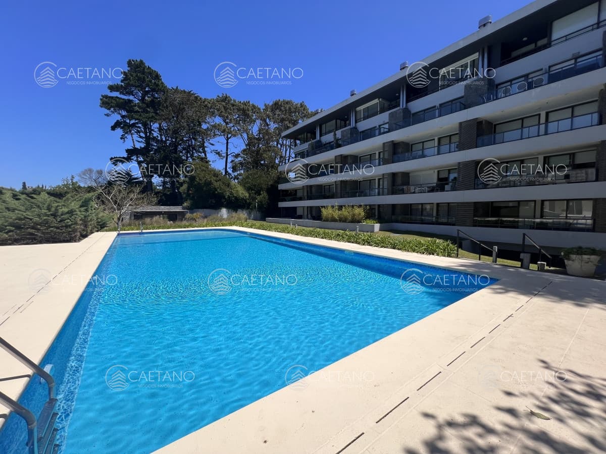 Un dormitorio y medio gran terraza con parrillero — foto 3