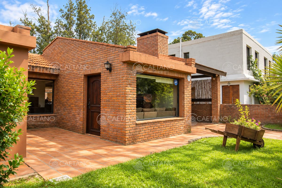 En venta casa de 3 Dormitorios en Jardines de Córdoba — foto 3