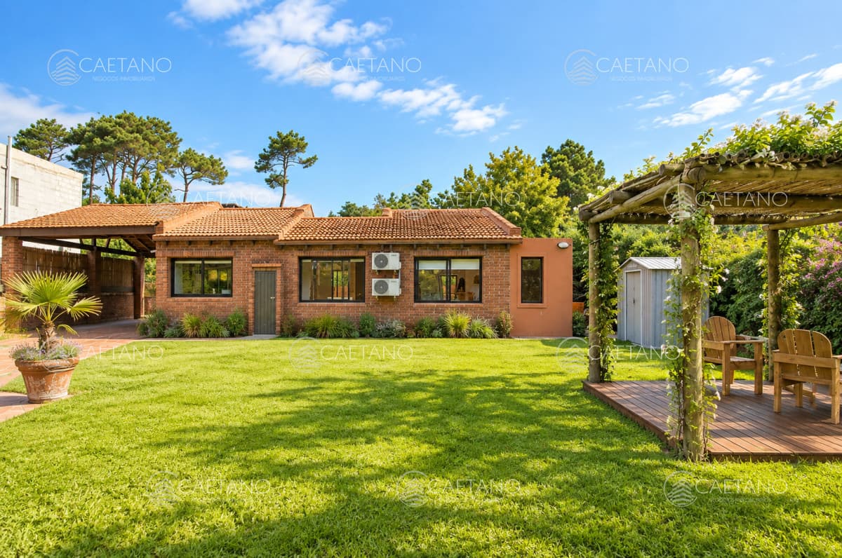 En venta casa de 3 Dormitorios en Jardines de Córdoba — foto 2