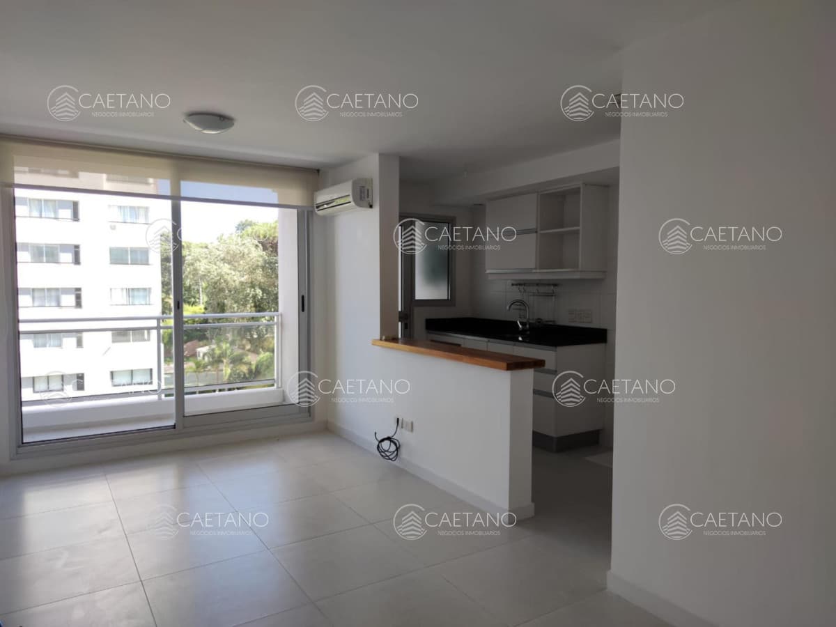 Venta apartamento 1 dormitorio en edificio con servicios punta del este