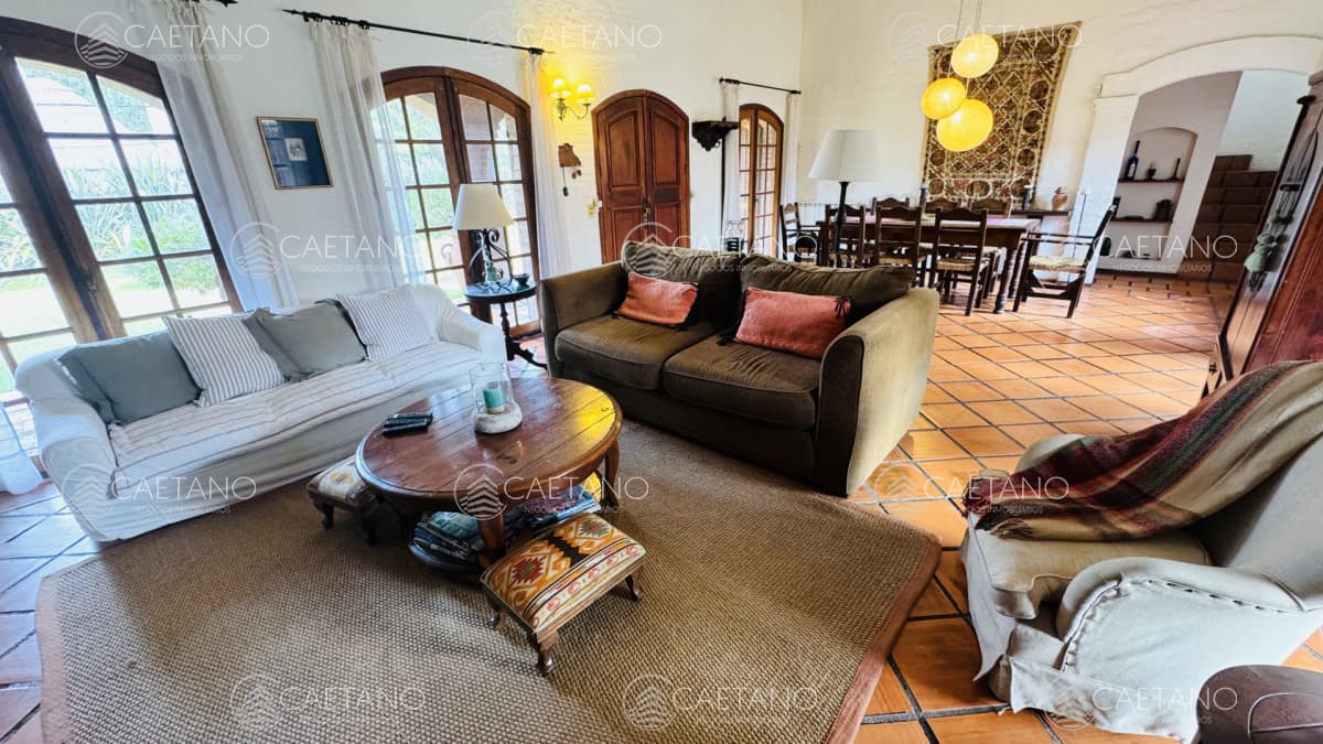 Venta y Alquiler de temporada casa 4 dormitorios y piscina climatizada en Pinares a tan solo 150 m de playa mansa — foto 2