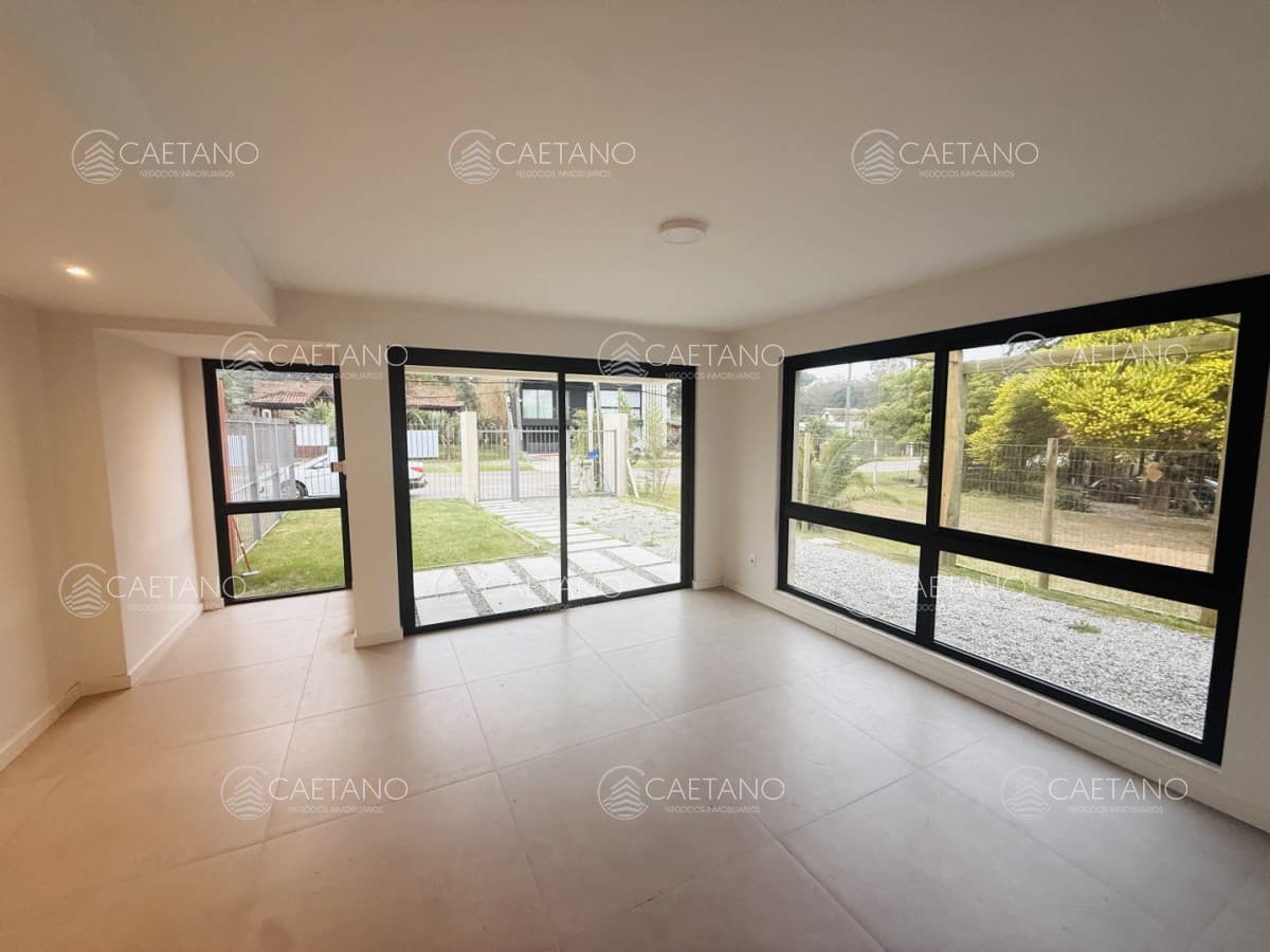Venta de casa 3 dormitorios con piscina a estrenar en Pinares Punta del este — foto 3