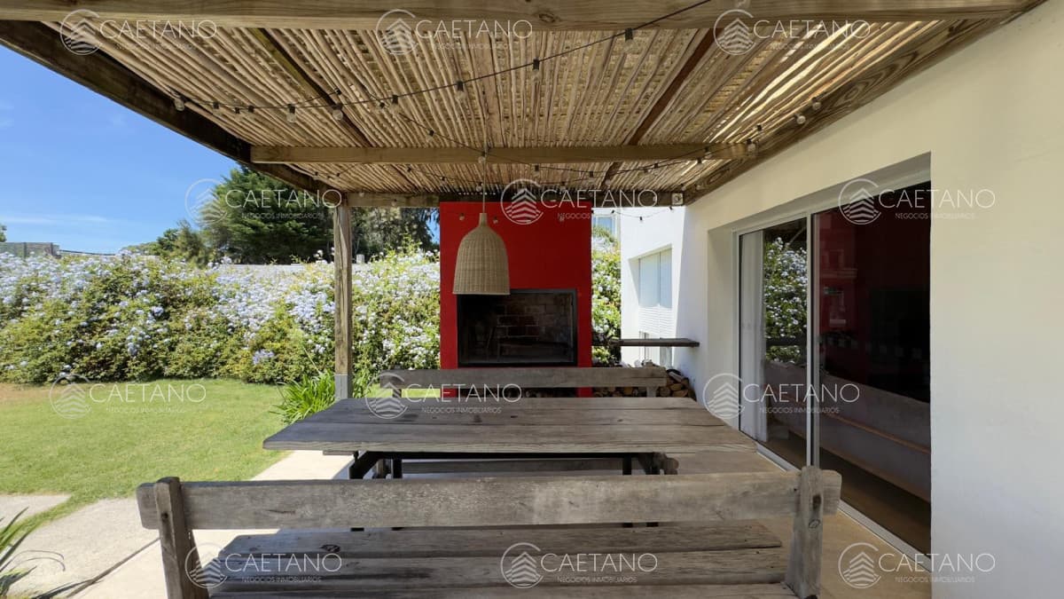 Alquiler anual de casa 4 dormitorios en barrio privado con Pisicna en Punta del este — foto 2