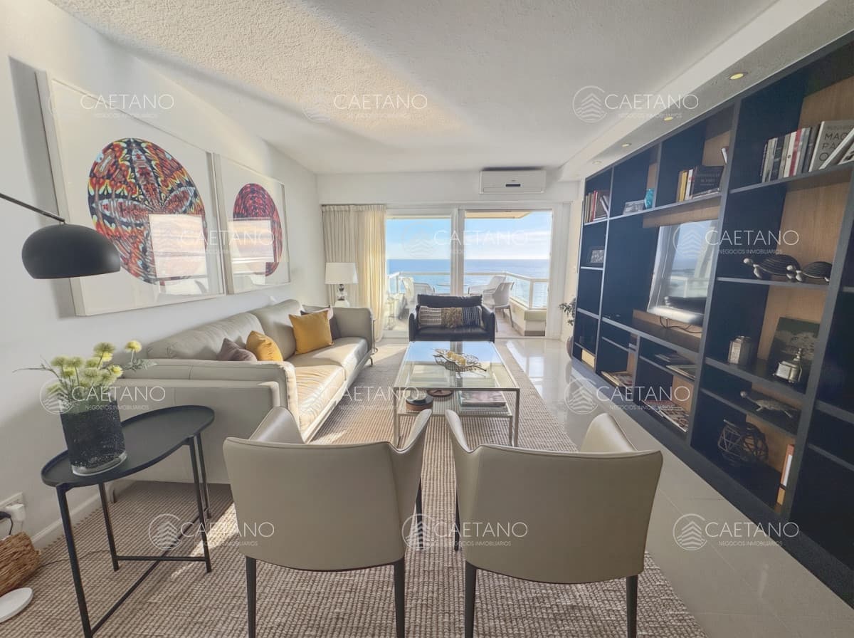 Malecon 3 dormitorios en venta, primera linea a playa Mansa — foto 2