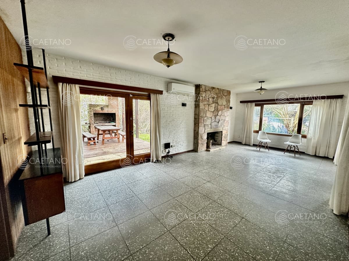 Muy linda casa en paradas de la mansa a 200 ms del mar!