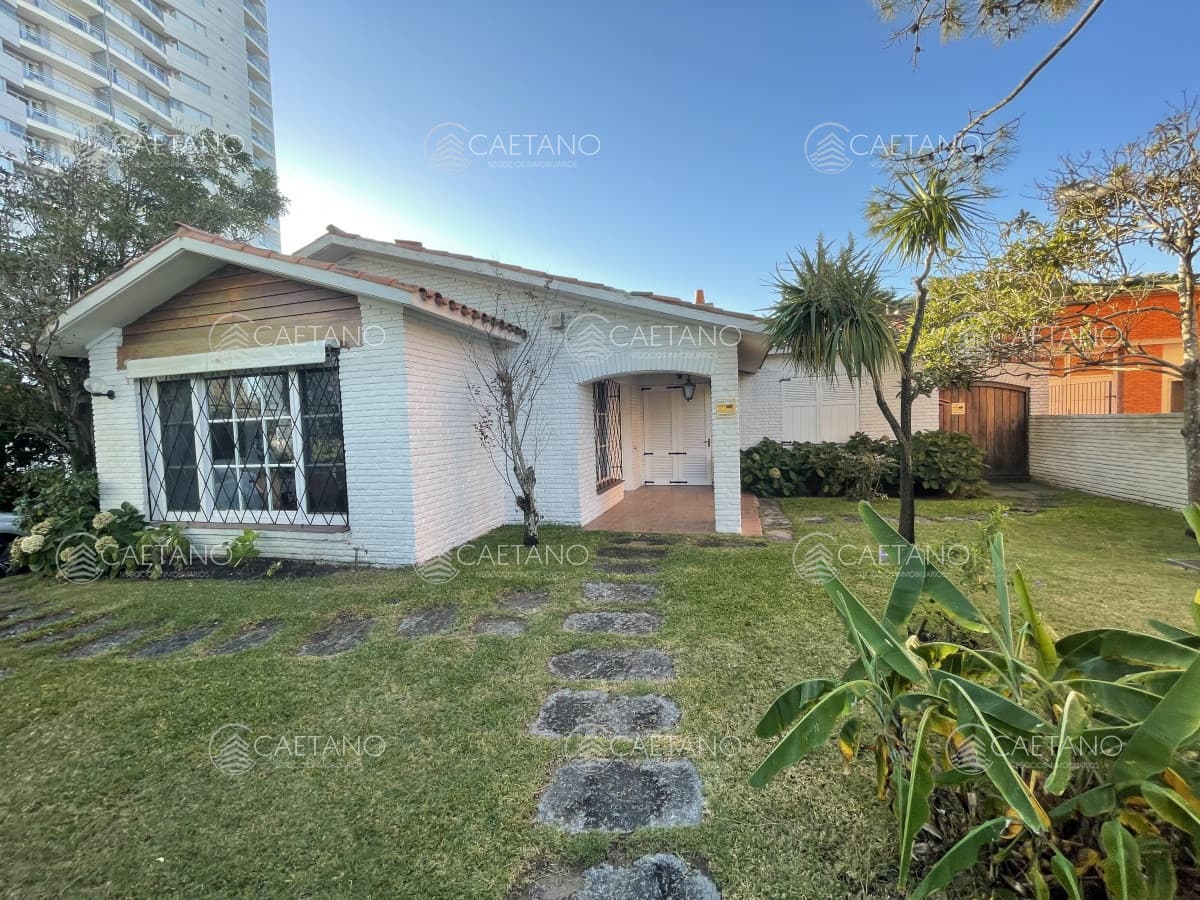 Chalet tradicional a 200 metros del mar - zona apta comercio