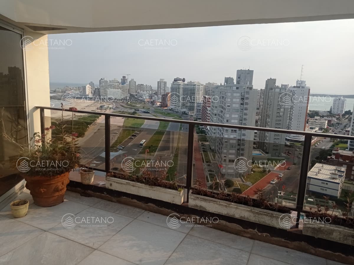 Venta apartamento 4 dormitorios. Playa brava, Punta del Este. — foto 2