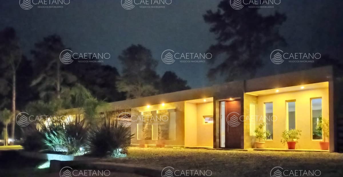 Excelente casa en barrio de campo para ser incorporada en PH. A estrenar